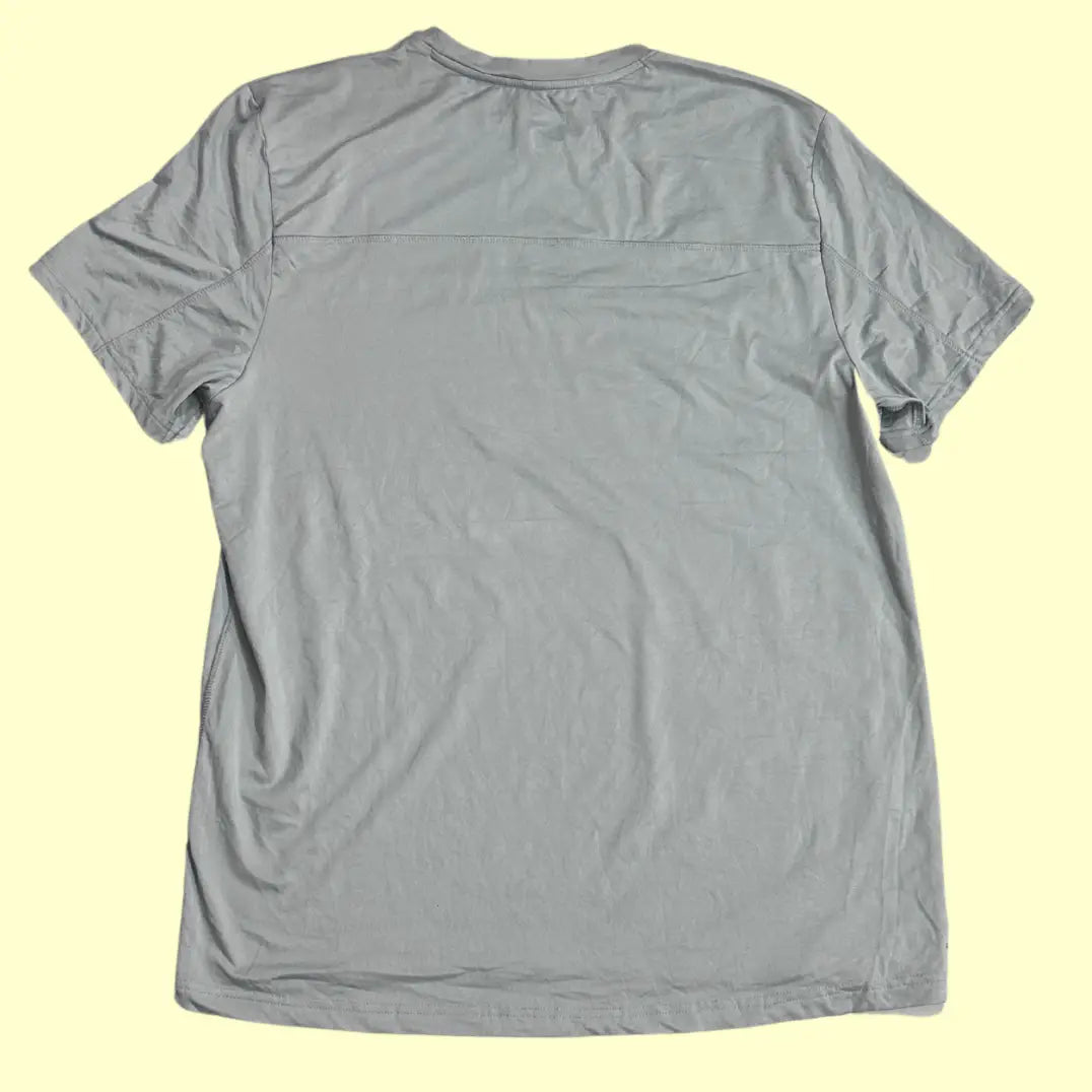 Awick Dry Men’s Performance T-shirt in light grey.