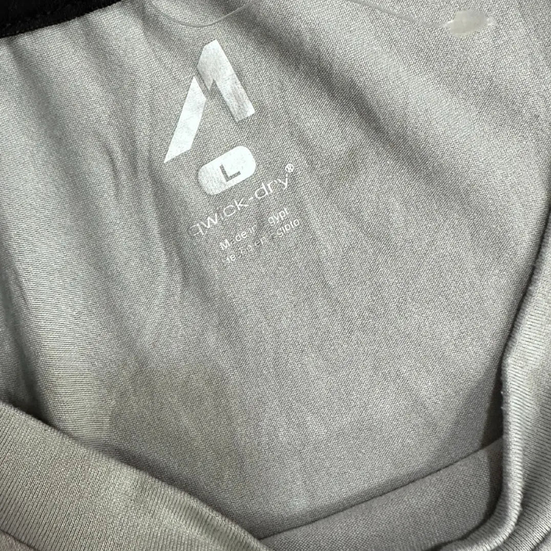 Awick Dry Men’s Performance T-shirt in light grey.