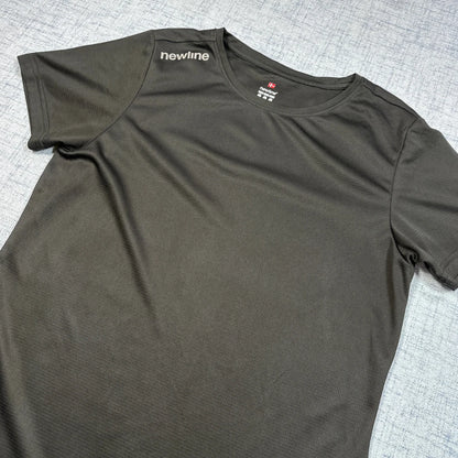 Newline Black Women's T Shirt-M Activewear Gym Shirts