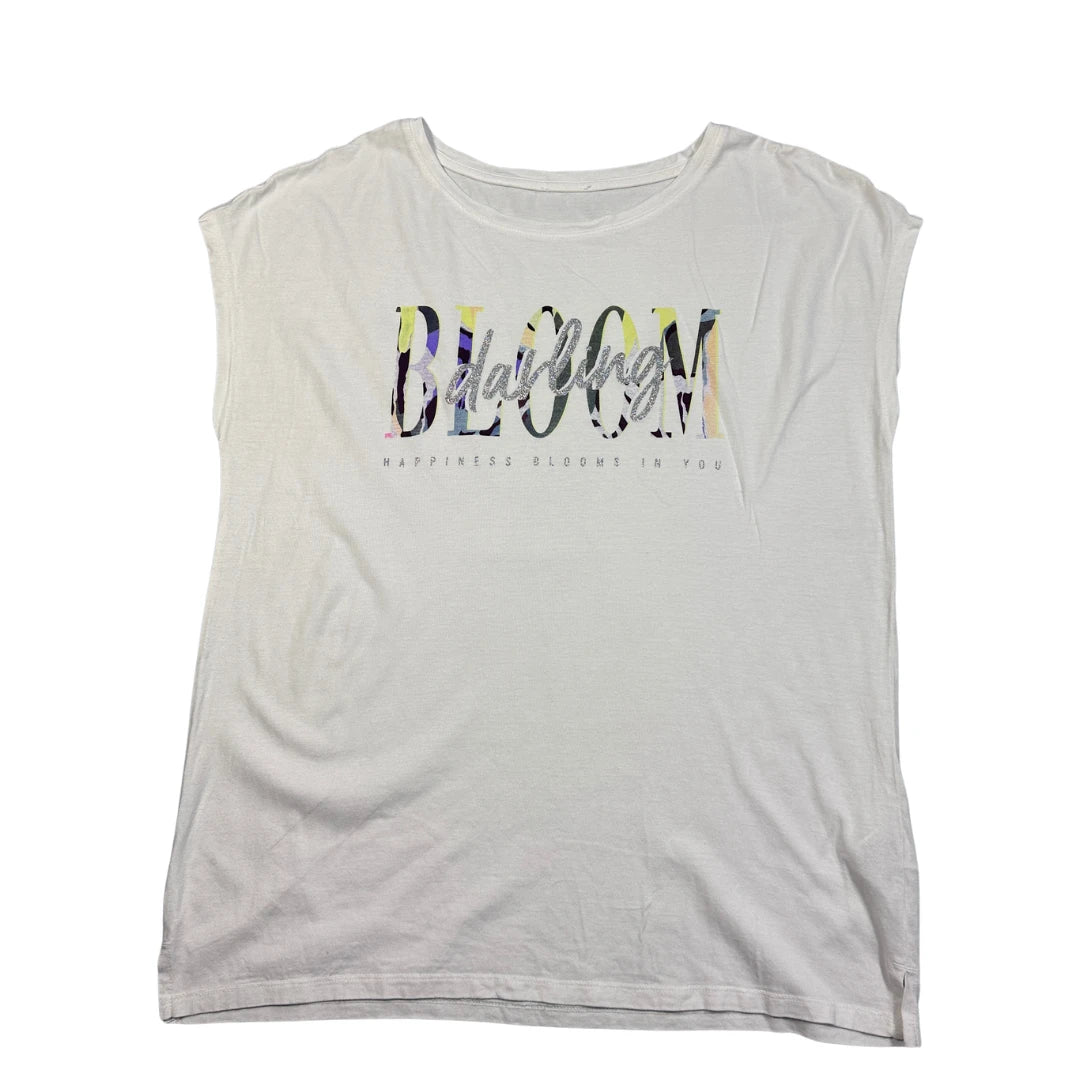 Unbranded White Bloom Graphic Tee-M
