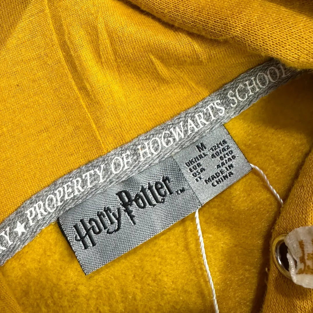 🟡 Harry Potter “Hufflepuff” Hoodie – Official Hogwarts Edition (Medium)