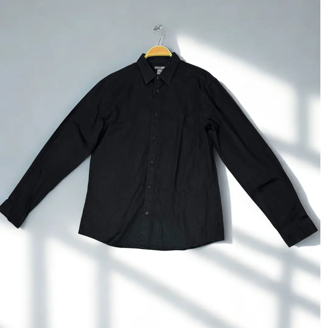 H&M ®. It features a classic