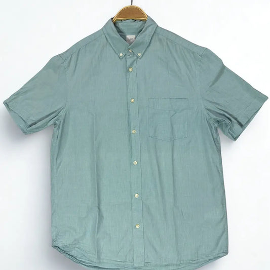 H&M ®. It features a refreshing, solid light green color