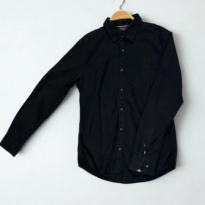 ESPRIT ®. It comes in a versatile solid black