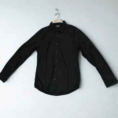 ESPRIT ®. It comes in a versatile solid black