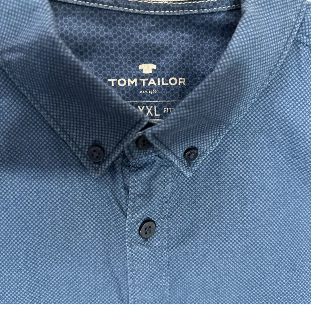 Tom Tailor ®. (dobby weave) that adds texture and depth to the design