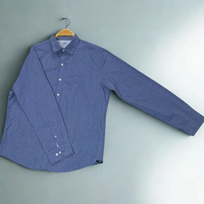 IZOD® Saltwater collection, known for its relaxed, coastal-inspired style.