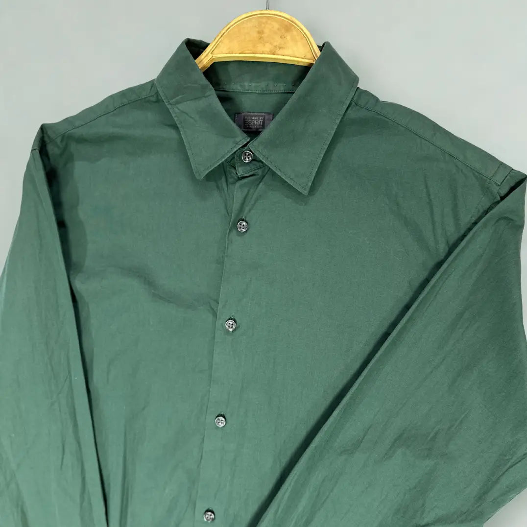 ESPRIT ®. It stands out with its rich and sophisticated solid forest green colour