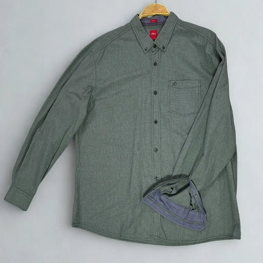 s.Oliver ®. It comes in a versatile, muted shade of dark green or grey-green