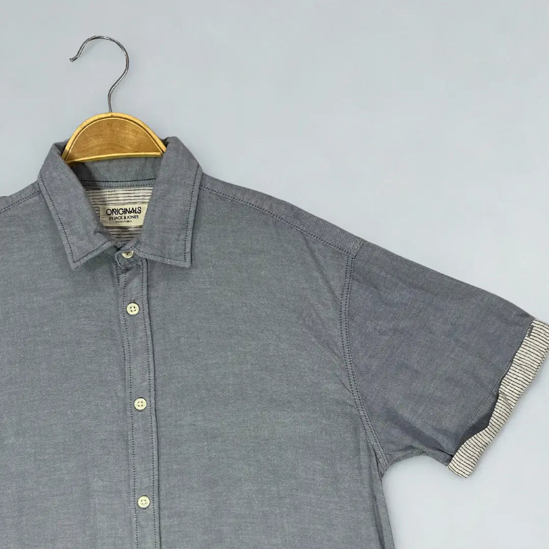 "Originals by Jack & Jones line ®. It is crafted from a versatile grey chambray or end-on-end fabric.