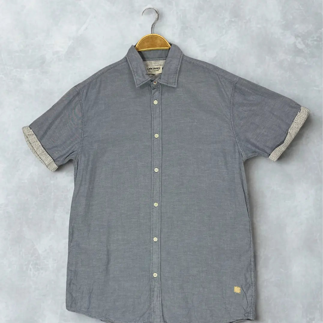 "Originals by Jack & Jones line ®. It is crafted from a versatile grey chambray or end-on-end fabric.