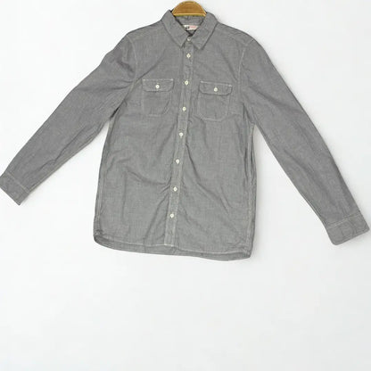H & M ®. It comes in a solid grey chambray or end-on-end fabric, giving it a textured yet soft feel.
