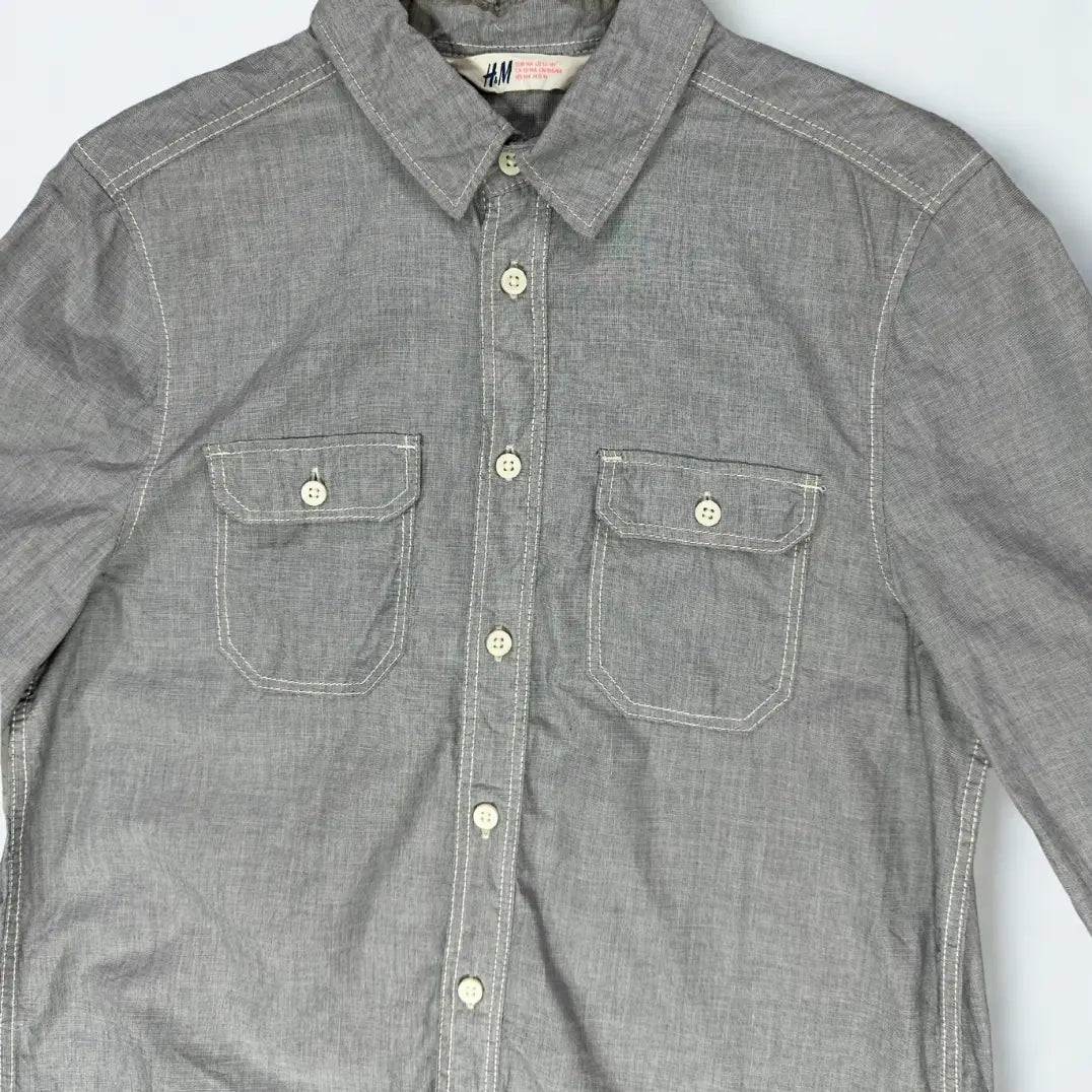H & M ®. It comes in a solid grey chambray or end-on-end fabric, giving it a textured yet soft feel.