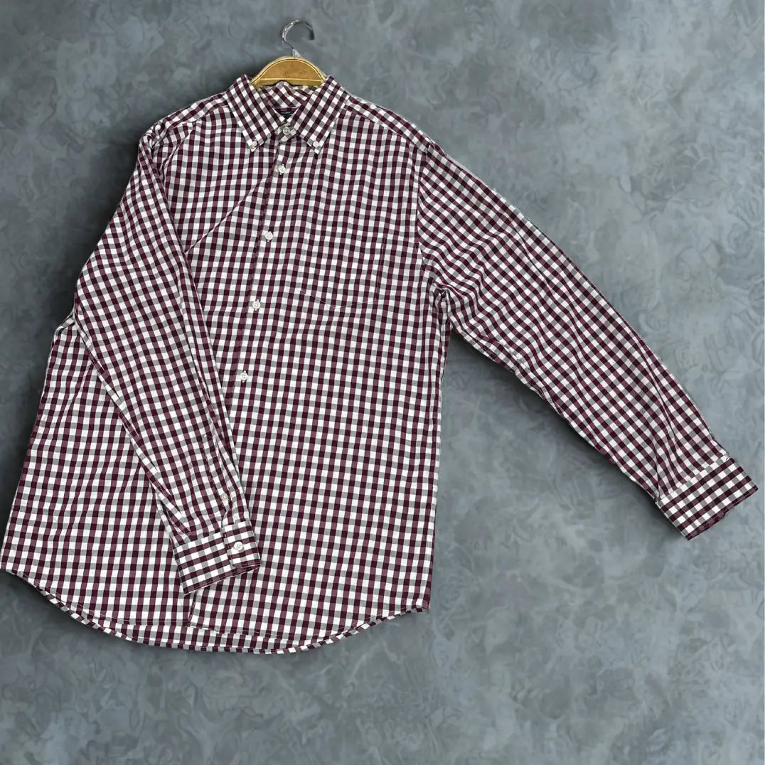 GAP ®. Smart-casual wardrobe, easily paired with chinos, jeans, or dress pants.