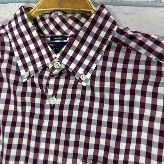 GAP ®. Smart-casual wardrobe, easily paired with chinos, jeans, or dress pants.