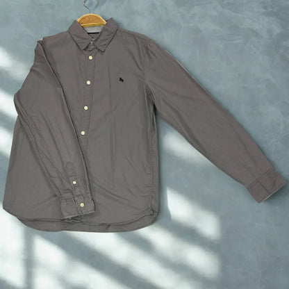 L.O.G.G ®. This shirt is a great choice for a relaxed yet put-together smart-casual look.