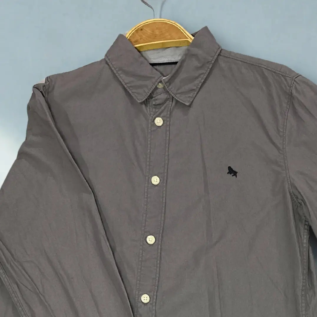 L.O.G.G ®. This shirt is a great choice for a relaxed yet put-together smart-casual look.