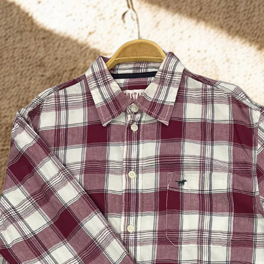 MUSTANG ®. smart-casual wardrobe, easily pairing with jeans or chinos.