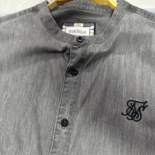 SIKSILK ®. Ideal for a fashion-forward, casual look.