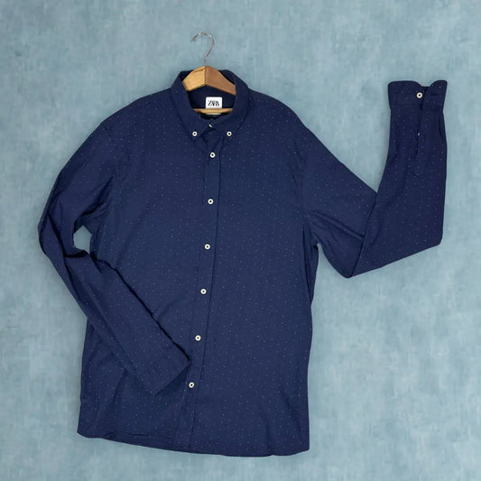 Zara ® It comes in a versatile solid navy blue and features a subtle, all-over white pin-dot pattern, adding a touch of classic refinement.