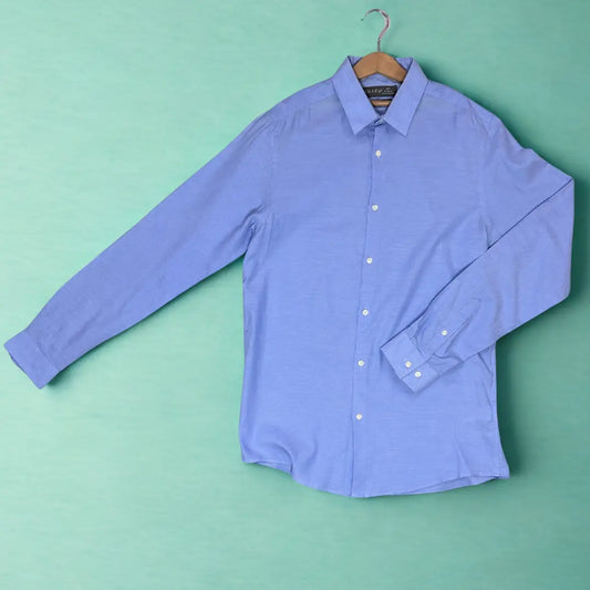 Primark ® It comes in a handsome solid light blue and is crafted from a textured fabric