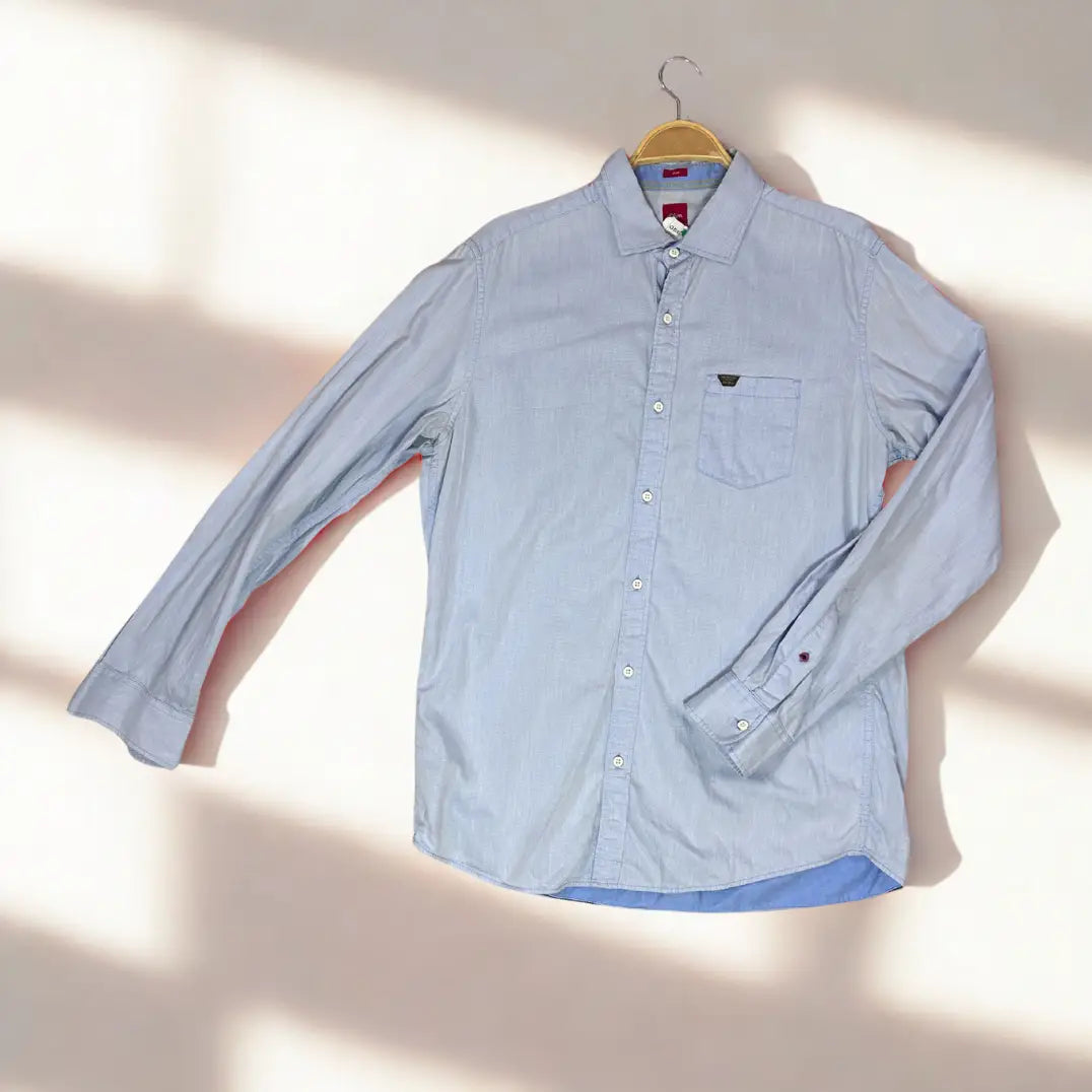 s.Oliver ® It is crafted from a high-quality, light blue chambray or fine twill fabric