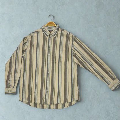 s.Oliver ® It features a handsome and versatile vertical stripe pattern