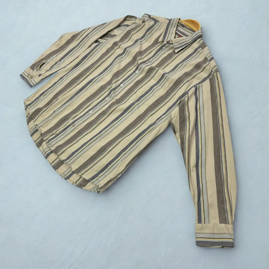 s.Oliver ® It features a handsome and versatile vertical stripe pattern