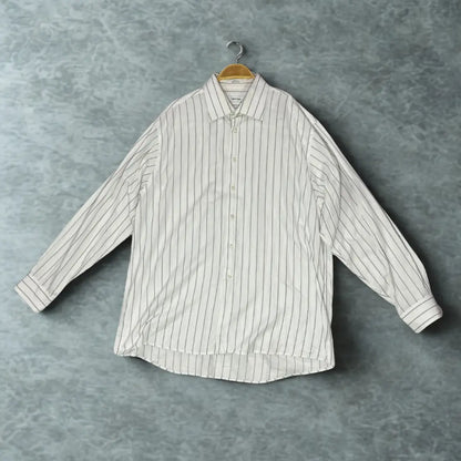 Calvin Klein ®a world-renowned brand famous for its minimalist, modern, and refined aesthetic.