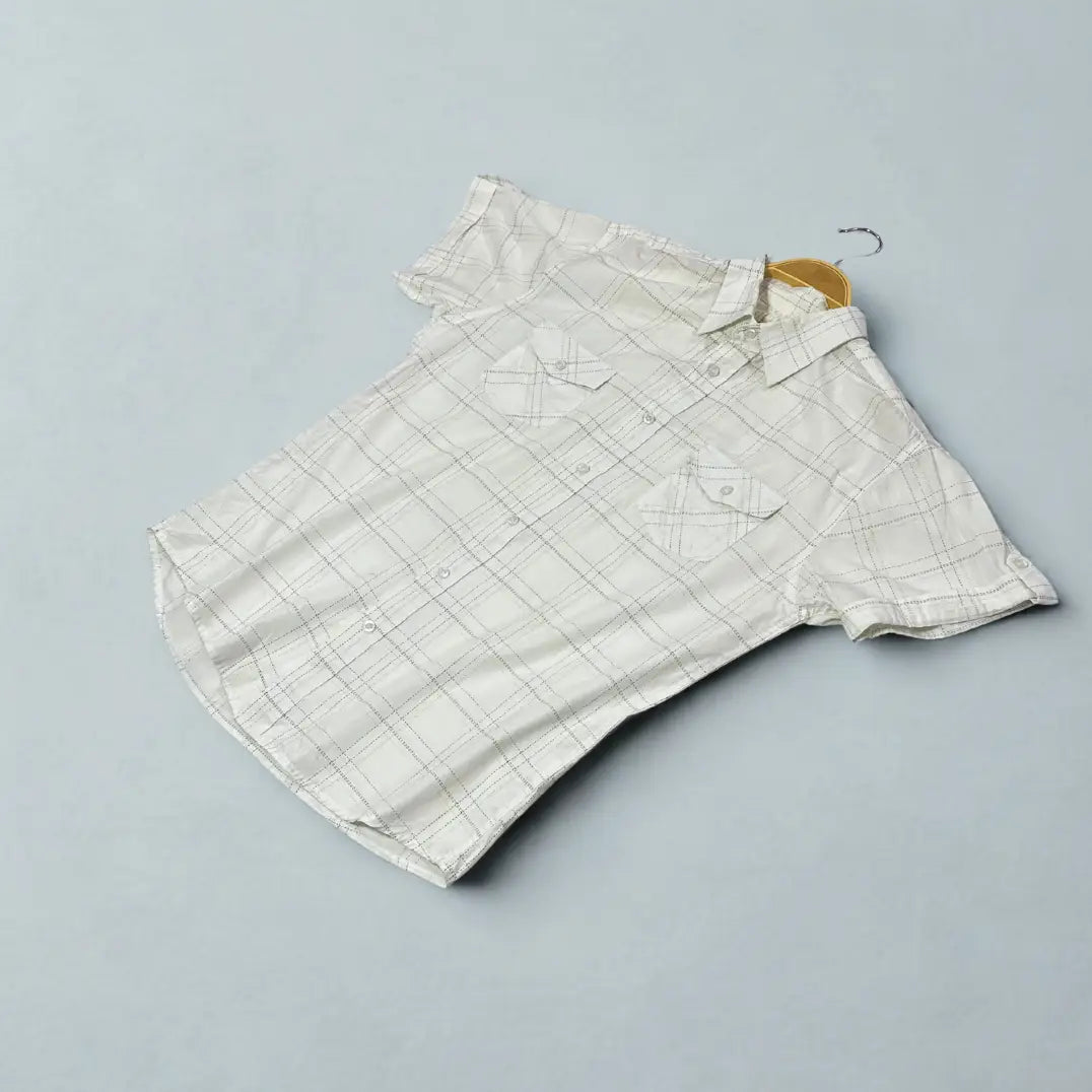 MUCH MORE ®It features a modern take on a classic plaid design.