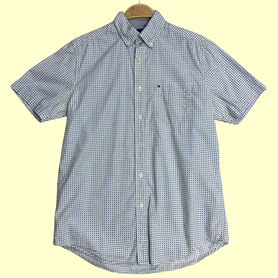 🔷 Tommy Hilfiger Classic Fit Short Sleeve Printed Shirt – White/Blue