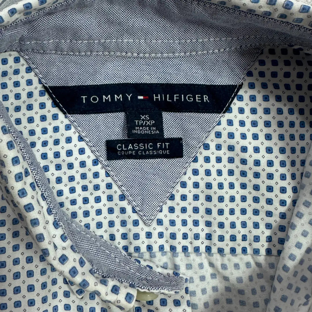 🔷 Tommy Hilfiger Classic Fit Short Sleeve Printed Shirt – White/Blue