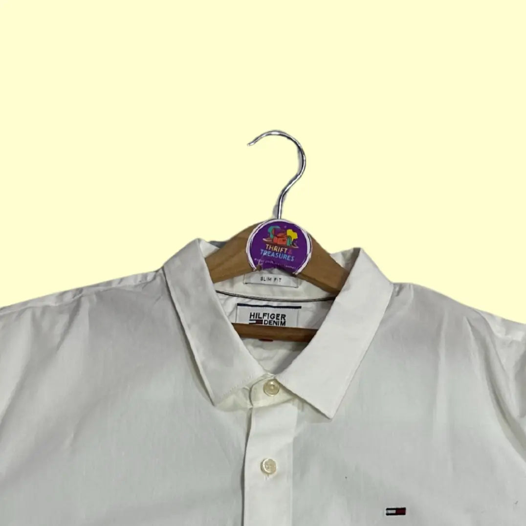 🧼 TOMMY HILFIGER DENIM – White Slim Fit Casual Shirt